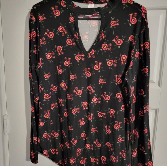 No Boundaries Tops - black top with pink flowers